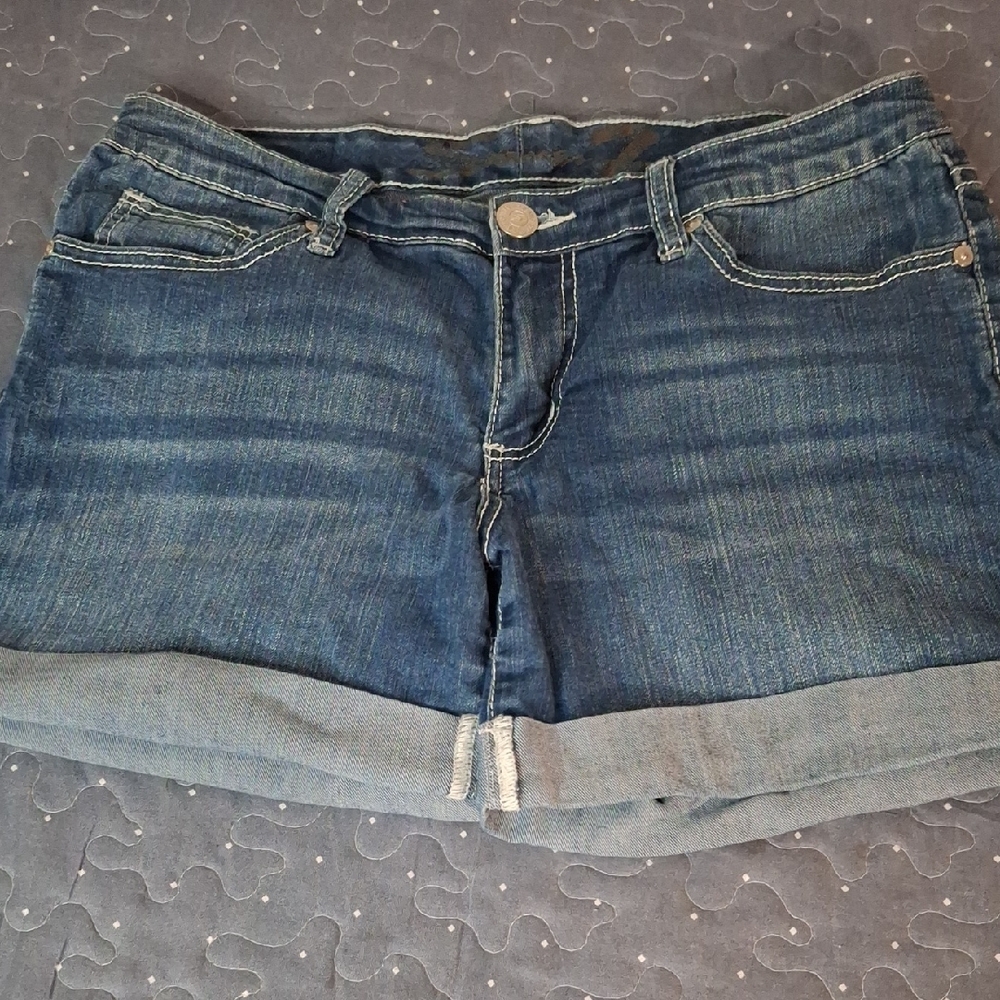 Seven7 Women’s Dark Blue Denim Roll-Cuff Shorts size 10